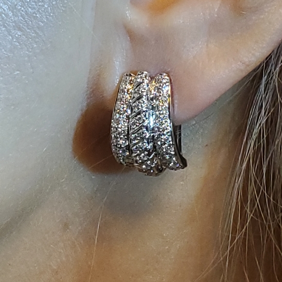 18K WHITE GOLD DIAMOND EARRINGS. - Picture 7 of 10